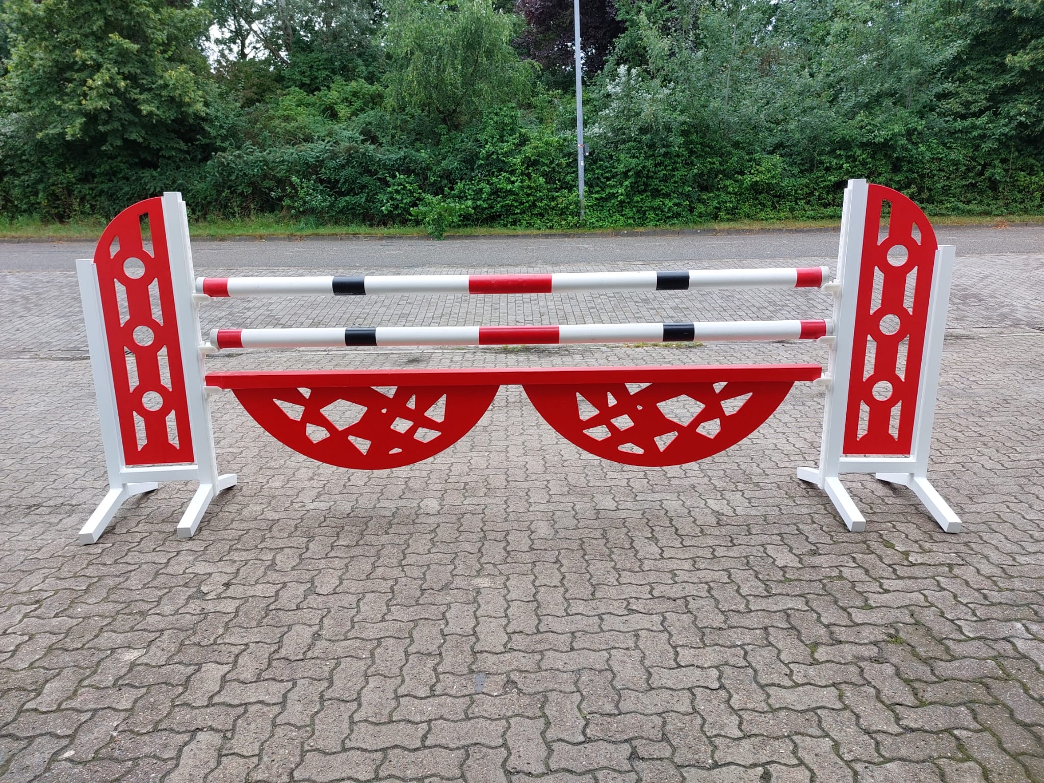 rot-schwarzes Hindernis