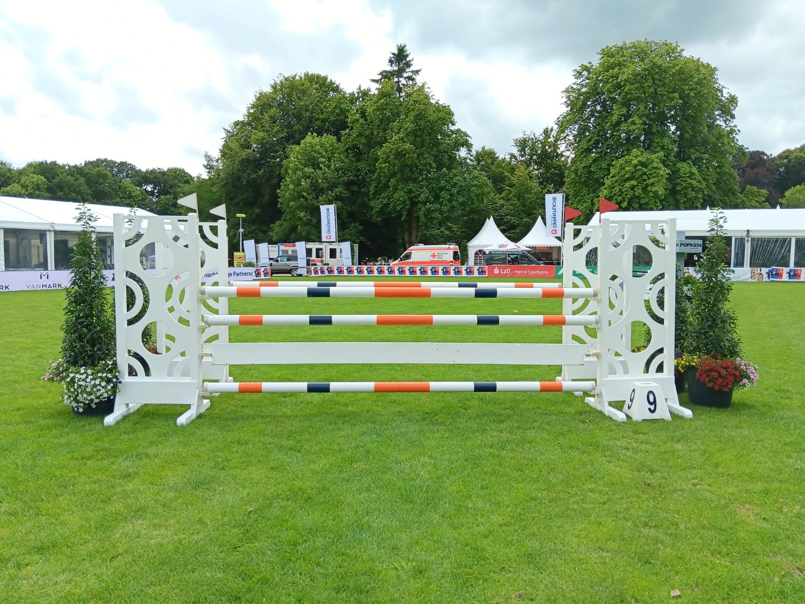 Orange-weisses Hindernis